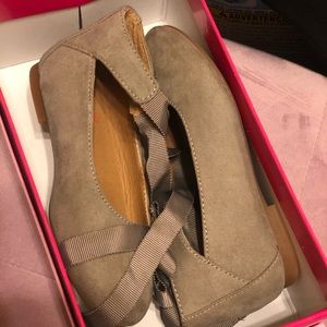 Gianni Bini Cute Toddler girl shoe, Grey, Size 8